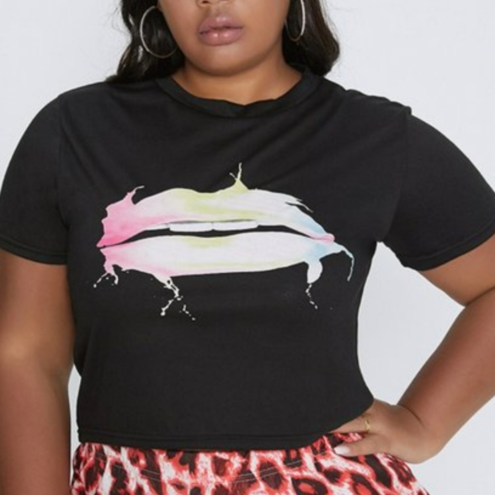 SUPER CUTE & COMFY MULTI COLORED LIP TEE